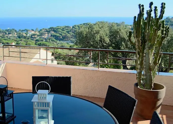 Villa Savoir Vivre With Sea View And St. Tropez